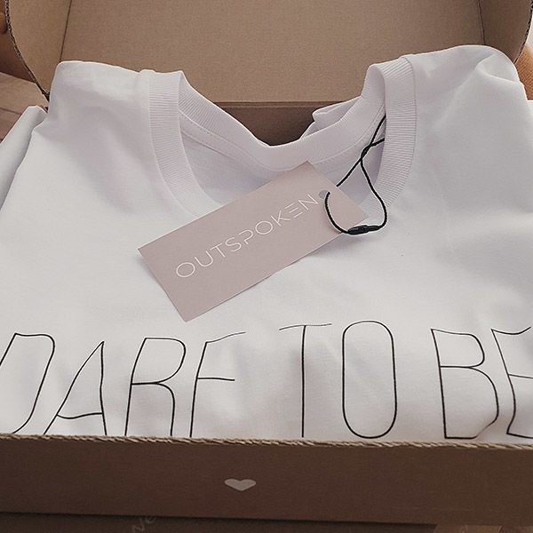 Un tricou alb din gama Outspoken, de dama, design Dare to be fearlessly authentic